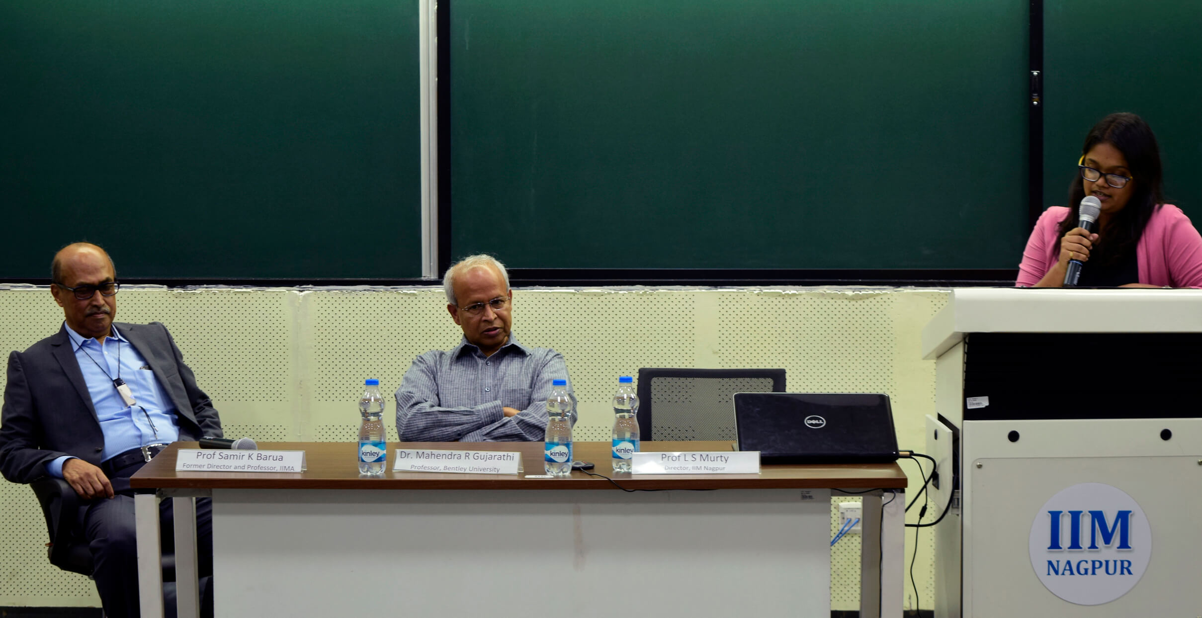 ‘वित्तीय और बैंकिंग क्षेत्र में चल रहे...