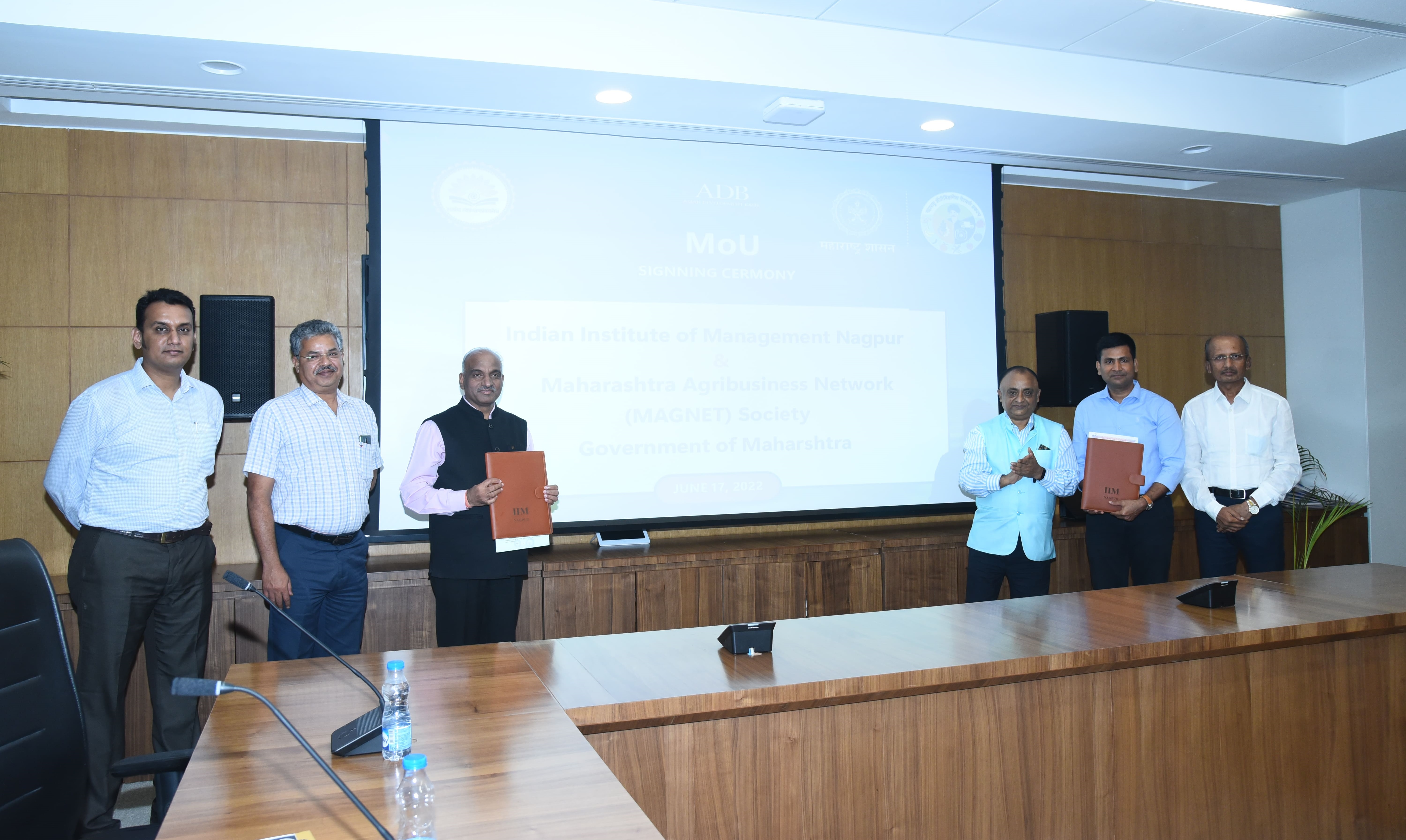 IIM Nagpur to give agri management lessons to farmers,signs MoU with Maha  Agribusiness Network Project